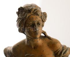 Magot vető lány. Bronzírozott ón szobor. XIX. sz. vége márvány talapzaton 45 cm