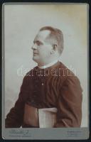 cca 1910 Pap portréja, kabinetfotó Németh József (Debrecen, M[áramaros]sziget, Ungár) műterméből, 16,5x10,5 cm