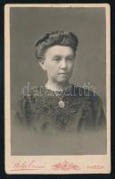 cca 1910 Hölgy portréja, vizitkártya Stolp Ernő kassai műterméből, díszes verzóval, 10,5x6,5 cm (Ritka!)