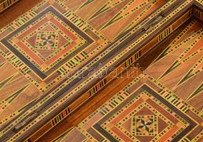 Gazdag csont- és kagylóhéj intarziás keleti ostábla / sakktábla, jó állapotban, 30x30 cm