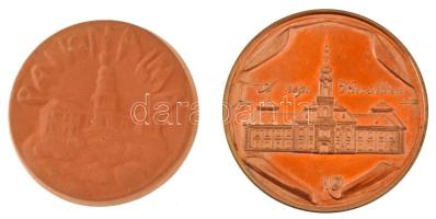 Lapis András (1942-) 1983. "100 éve épült újjá a szegedi Tanácsháza / A régi városháza" kétoldalas bronz emlékérem (42,5mm) + DN "Pannonhalma" kétoldalas kerámia plakett (40mm) T:AU