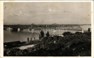 Dunaföldvár, Duna híd, teniszpálya. Somló Lajos felvétele és kiadása (fl)
