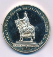 Bognár György (1944-) 1988. MÉE "Államalapító királyunk halálának emlékére 1038-1988 / A Szent Jobb országos bemutatása" kétoldalas, jelzett Ag emlékérem kapszulában (35,98g/0.835/42,5mm) T:AU (eredetileg PP), kis patina Adamo BP25