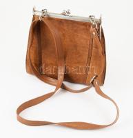 Retro bőr ridikül, kis kopással, 21x22 cm