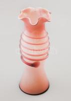 Lilán színezett üveg váza, kissé hiányos száldíszítéssel, m: 21,5 cm
