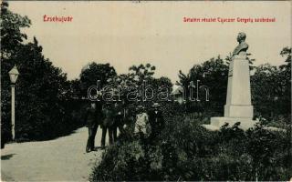 Érsekújvár, Nové Zámky; Sétatéri részlet Czuczor Gergely szobrával. W.L. 421. / promenade, monument (EK)