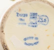 Zsolnay aranyhal mintás kancsó. cca 1885, magastüzű mázakkal festett finomfajansz, aranykontúrozott ...