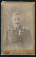 cca 1900 Csendőr-főtörzsőrmester, keményhátú fotó Lintner Ferenc szegedi műterméből, kopásnyomokkal, 10,5×6,5 cm