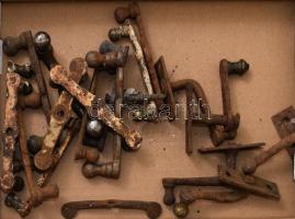 Doboznyi antik ablakzáró, fém, egy- és kétszárnyas ablakra.