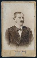 cca 1890 Férfiportré, keményhátú fotó Csejdy Lajos gyulafehérvári műterméből, kopásnyomokkal, 10,5×6,5 cm