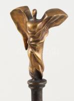Asszonyi Tamás (1942-): Niké. Bronz, márvány talapzaton, jelzés nélkül, m: 30 cm /// Proveniencia: a...