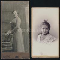 cca 1910 Kislány és hölgyportré, 2 db keményhátú fotó Kossak (Arad, Temesvár) műterméből, vágott karton, kopásnyomok, 14×8 cm