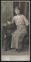 cca 1915 Kisfiú édesanyjával katonaegyenruhában, keményhátú fotó Székely Aladár műterméből, 16×9 cm