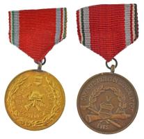 1958. "Önkéntes Tűzoltói Szolgálatért" (2xklf) bronz és aranyozott bronz kitüntetések 5 és 20 év után, mellszalagon T:XF,VF