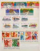 Magyar tétel 6 db közepes és 2 A4 berakóban, főleg az 1960-1980-as évekből, sorok, blokkok, kisívek, összefüggések + 2 db magyar bélyegkatalógus