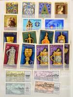 Magyar tétel 6 db közepes és 2 A4 berakóban, főleg az 1960-1980-as évekből, sorok, blokkok, kisívek,...