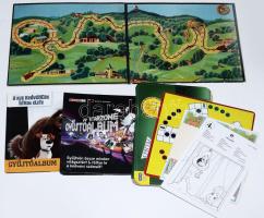 Úttörő társasjáték tábla, 25x55 cm + vegyes játéktáblák, gyerekeknek szóló kiadványok, gyűjtőalbumok, össz. 6 db