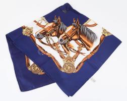 Sötétkép alapon lovas kendő, 76x76 cm