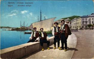 Split, Spljet, Spalato; Costume nazionale. Purger &amp; Co. No. 8335. / népviselet, kikötő / folk costumes, port (kopott sarkak / worn corners)