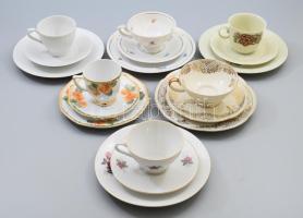 6 darab porcelán reggeliző szett: csésze alátéttel és desszertes tányér. Jelzett, minimális kopással, közte ritkább készletekkel.