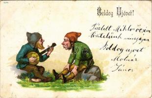Boldog újévet! Törpék mandolinnal / New Year greeting art postcard with dwarfs playing mandolin (fl)