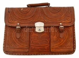 Indián motívumokkal díszített nyomott mintás bőr irattáska, 29x43 cm