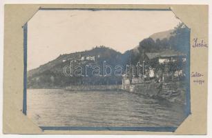 1918 Ischia, Lago di Caldonazzo; osztrák-magyar katonák a tó partján. Tábori postai levelezőlapra illesztve / WWI Austro-Hungarian K.u.k. soldiers by the lake, military field postcard. photo (EB)