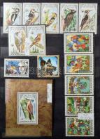 Mongólia 1962-1987 511 klf bélyeg, köztük sorok és önálló értékek + 3 db blokk, 12 fekete lapos, jó ...