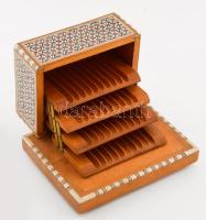Marokkói csont- és gyöngyház berakásos négyszintes cigarettakínáló, 14x18 cm