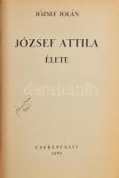 József Jolán: József Attila élete. A címlapon Szabó Dezső (1879-1945) író, kritikus egykorú névbejegyzésével a címlapon. Bp., 1940, Cserépfalvi, (Pápai Ernő-ny.),465 p.+1 t. Első kiadás. A költő halála után alig három évvel a nővére által írt visszaemlékezéskötet. Bekötött elülső papírborítóval. A borító Pérely Imre munkája. Átkötött félvászon-kötés, kopott borítóval, körbevágott.
