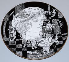 Hollóházi Szász Endre által tervezett dekorral díszített porcelán tányér. Matricás, jelzett, minimál...