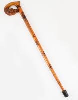 Farkasfejes sétabot. Faragott fa, lakkozott 95 cm