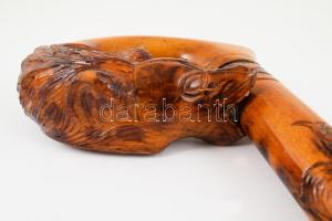 Farkasfejes sétabot. Faragott fa, lakkozott 95 cm