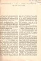 Prokopp Mária:  Az esztergomi várkápolna gótikus falképeinek stílusvizsgálata. (Dedikált.) (Budapest, 1974). (Akadémiai Nyomda). 187-198 p. Egyetlen önálló kiadás. Dedikált: "Zádor Anna professzornak nagy szeretettel: Prokopp Mária. 1974. V. 22." Prokopp Mária (sz. 1939) Széchenyi-díjas művészettörténész, egyetemi tanár, fő kutatási területe a XIII-XV. századi itáliai, közép-európai és magyarországi képzőművészet. Diplomamunkáját az esztergomi várkápolna 1930-ban felfedezett falfreskóiról írta. Szövegközti felvételekkel gazdagon illusztrált tanulmányában a témában született új kutatásait ismerteti. Az első borítófedélen hagyatéki bélyegzés, "Zádor Anna hagyatékából" felirattal. (Különlenyomat a Művészettörténeti Értesítő 1973. évi 3. számából.) Prov.: Zádor Anna. [Zádor Anna (1904-1995) művészettörténész, műemlékvédő, egyetemi tanár, szerkesztő, fő kutatási területe a klasszicizmus és romantika művészettörténete és történeti építészete.) Fűzve, feliratozott kiadói borítóban, jó példány.