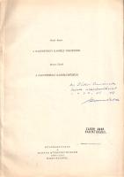 Geszti Eszter - Borsos László:  A nagytétényi kastély története. A nagytétényi kastélymúzeum. (Dedikált.) (Budapest, 1972). (Akadémiai Nyomda). 53-75 + [1] p. + 1 t. (kihajtható, kétoldalas táblán kastély-alaprajzok). Egyetlen önálló kiadás. Dedikált: "dr. Zádor Annának őszinte nagyrabecsüléssel: Borsos László. 1972. 07. 07". Borsos László (1903-1975) Ybl-díjas építész, építészettörténész, műemlékvédő. Műemlékvédelmi, restaurációs munkásságát elsősorban a budai Várnegyedben fejtette ki. Szövegközti felvételekkel gazdagon illusztrált tanulmányában az 1945-ben államosított, 1948-tól múzeumi, 1952-től kimondottan bútormúzeumi funkciót betöltő nagytétényi kastély közintézményi múltját elemzi és méltatja. Borsos László tanulmánya előtt a középkortól létező, sokszor átépített kastély helytörténeti részletei. Az első borítófedélen hagyatéki bélyegzés, "Zádor Anna hagyatékából" felirattal. (Különlenyomat a Magyar Műemlékvédelem 1969-1970 kiadványból.) Prov.: Zádor Anna. [Zádor Anna (1904-1995) művészettörténész, műemlékvédő, egyetemi tanár, szerkesztő, fő kutatási területe a klasszicizmus és romantika művészettörténete és történeti építészete.) Fűzve, feliratozott kiadói borítóban, jó példány.