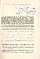 Détshy Mihály:  Adalékok a török kori Eger történetéhez. (Dedikált.) [Eger, 1966]. [Globus Nyomda, Budapest]. 153-164 p. Egyetlen önálló kiadás. Dedikált: "dr. Baranyai Bélánénak őszinte nagyrabecsüléssel Détshy Mihály. 1967. X. 12". Détshy Mihály (1922-2007) klasszika-filológus, műfordító, építész, műemlékvédő. Rövid, filológiai munkát is megmozgató társadalomtörténeti tanulmánya Eger város levéltárának török kori szövegeinek közlésére épül. [Különlenyomat az Egri Múzeum 1966. évi [4.] évkönyvéből.] Prov.: Baranyai Béláné. [Baranyai Béláné született Hildegard Dannenberg (1897-1986) művészettörténész, műemlékvédő. Elsősorban építészettörténettel foglalkozott, döntően Pest, Nógrád és Heves megyék egyházi és világi történeti építészetével.] Fűzve, felirat nélküli korabeli borítóban, jó példány.