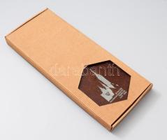 A világörökség részét képező budavári Nagyboldogasszony-templom (Mátyás-templom) tetejéről származó, mázas Zsolnay cserép, dobozában, eredetiséget igazoló tanúsítvánnyal, sorszámmal, 34,5x14,5 cm / Glazed Zsolnay roof tile from the Church of the Assumption of the Buda Castle (Matthias Church) World Heritage site, in original box, with certificate, 34,5x14,5 cm