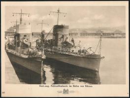 1914 Az S.M.Pb. Wels és Barsch - Dunai Flottila hajók Odesszában. k.u.k Haditengerészet kiadása. 24x18 cm  S.M.Pb. Wels (left) and S.M.Pb. Barsch docked in the port of Odessa in the summer of 1918. Original photograph published by the k.u.k. Kriegspressequartier.
