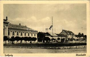 1941 Ipolyság, Sahy; utca részlet, Országzászló, üzletek. Tóth és Brza kiadása / street view, Hungarian flag, shops (EK)