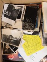 Nagy doboznyi vegyes papírrégiség, benne sok képeslap, 200 db régi fotó, nyomtatványok, sok térképe ...