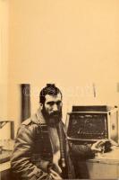 Petri György: Örökhétfő. Bp., 1981. AB Független Kiadó, 1 (A költő söntéspult előtti fényképe) t. +7...