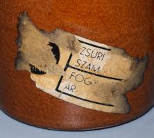 Kovács Gyula (1945-2004): Oroszlán. Jelzés nélkül, zsűri címkével, mázas kerámia, kis felületi sérül...