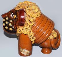 Kovács Gyula (1945-2004): Oroszlán. Jelzés nélkül, zsűri címkével, mázas kerámia, kis felületi sérül...