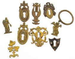 10 darab régi réz bútorveret, közte szecessziós, figurális darabokkal.