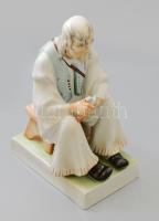 Zsolnay szalonnázó paraszt. Jelzett, hibátlan, m: 32,5 cm