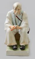 Zsolnay szalonnázó paraszt. Jelzett, hibátlan, m: 32,5 cm