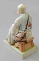 Zsolnay szalonnázó paraszt. Jelzett, hibátlan, m: 32,5 cm