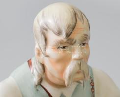 Zsolnay szalonnázó paraszt. Jelzett, hibátlan, m: 32,5 cm