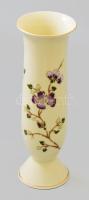 Zsolnay aranykontúrozott virágmintás váza. Jelzett, hibátlan, m: 26,5 cm