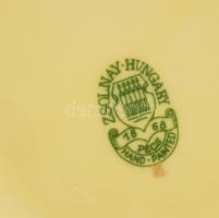 Zsolnay aranykontúrozott virágmintás váza. Jelzett, hibátlan, m: 26,5 cm